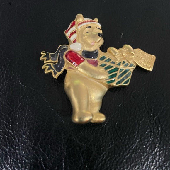 Disney Winnie the Pooh gold tone brooch pin - Picture 2 of 7